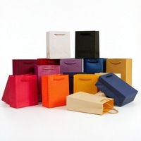 Boîtes cadeaux personnalisables en gros pour bijoux, sacs en papier kraft, sacs de rangement pour accessoires, emballages en carton blanc offset
