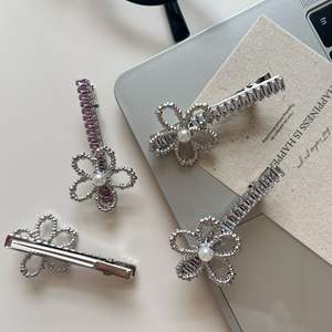 กิ๊บติดผมคริสตัลสีชมพูหรูหรา ประดับมุกหวาน ดอกไม้สไตล์วินเทจ ประดับเพชร - Product Image 6