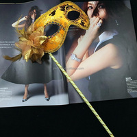 Mascarade de Noël pour hommes Halloween Ball Party Demi-masques sur bâton