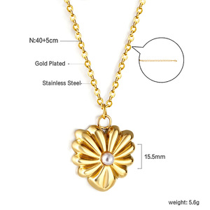Collana con Ciondolo a Lucchetto d'Amore di Alta Qualità, Placcata in Oro 18k, in Acciaio Inossidabile Antiossidante, Design Bicolore su Due Lati per Donne - Product Image 5