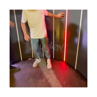 Équipement de divertissement interactif pour parc d'attractions : Jeu de cylindre roulant à activation par bouton-poussoir avec tuyau LED Kydavr
