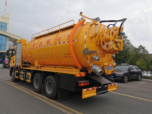 Camion per Aspirazione Fognaria HOWO 6x4 Progettato per Servizi Comunali con Pompa ad Alto Vuoto per Raccolta Rifiuti - Product Image 4