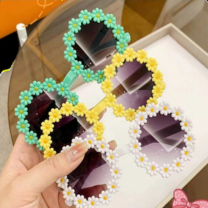 New Children's Flower Sunglasses Small Daisies Cute Small Flower Sunglasses Round <strong>Frame</strong> Petal <strong>Glasses</strong> <strong>Baby</strong> Girl Accessories - Product Image 4