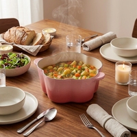 Cocotte en fonte émaillée en forme de fleur avec couvercle, pot à ragoût et à cuisson en forme de fleur pour la cuisson et la pâtisserie