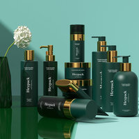 Flacons carrés en plastique vert mat avec bouchon argenté, pompe pulvérisatrice et design sérigraphié pour cosmétiques et lotions