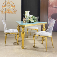 Table de salle à manger en verre miroir de forme triangulaire unique pour les fêtes de mariage