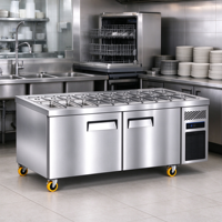 Comptoir de bar à salades réfrigéré commercial avec station de garnissage en acier inoxydable et table de préparation alimentaire pour restaurant et buffet