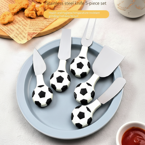 Juego de cuchillos de queso modelo de fútbol, herramientas y utensilios de cocina con tema deportivo de acero inoxidable, cuchillos y accesorios de cocina - Product Image 1