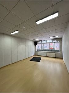 ينتج المصنع صفائح ماصة للصوت عالية الجودة قابلة للتخصيص من ألياف البوليستر لمحطات التلفزيون وقاعات الحفلات الموسيقية - Product Image 6