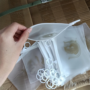 Высокое качество Тянущее кольцо на молнии сумка матовый ПВХ Макияж сумка на молнии с вашим логотипом для косметической упаковки - Product Image 2