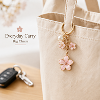 Llavero de aleación de zinc con flor de cerezo esmaltada, dulce y lindo, con perlas, para bolso, mochila, cartera o teléfono