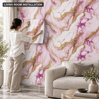 Papier peint auto-adhésif en marbre tourbillonnant rose, blanc et or avec surface PET nettoyable pour murs intérieurs décoratifs