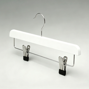 Cintre en <span class=keywords><strong>bois</strong></span> blanc de luxe avec logo personnalisé pour les magasins de mode - Product Image 3