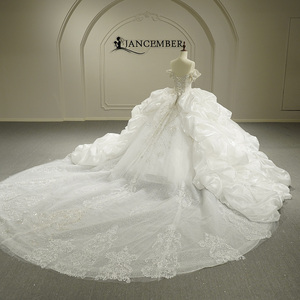 Gt26056 Vestidos de Novia de Lujo Hechos a Mano, Modernos, con Hombros Descubiertos, Volantes, Cordones, Cola de Capilla y Apliques para Mujer - Product Image 5