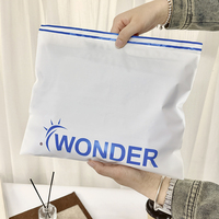 Sac d'emballage pour vêtements de protection solaire à prix spécial, sac minimaliste blanc en EVA avec fermeture éclair, sac auto-scellant, finition mate horizontale