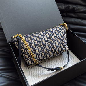 Sac messager en PU à motif géométrique tendance. Avec une chaîne. Convient à un usage quotidien. - Product Image 6