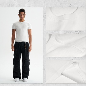T-shirt da uomo slim fit a costine, girocollo, manica corta, in cotone 220g, bianco tinta unita, modello aderente, produzione all'ingrosso ODM OEM - Product Image 4