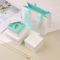 Boîte cadeau de bijoux haut de gamme personnalisable avec logo en relief, écologique, doublure en velours, pelliculage mat, réutilisable, recyclable, faite à la main