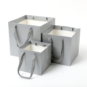 Accepter Logo Personnalisé Sac Fourre-Tout Riveté Visage Smiley Fenêtre Transparente PVC Sac Cadeau Prix de Gros Fabriqué au Vietnam - Product Image 6