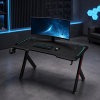 Bureau de jeu AOR RGB LED en fibre de carbone, structure en métal en forme de Z, table de jeu PC avec porte-gobelet et crochet pour casque, vente en gros d'usine