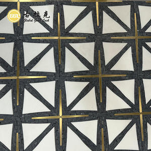 Mélange <span class=keywords><strong>de</strong></span> copeaux <span class=keywords><strong>de</strong></span> marbre noir et blanc dégringolé en laiton jet d'eau carreaux <span class=keywords><strong>de</strong></span> mosaïque 10mm pour <span class=keywords><strong>salle</strong></span> <span class=keywords><strong>de</strong></span> <span class=keywords><strong>bain</strong></span> moderne et cuisine sol/mur - Product Image 3