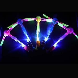 Vente en gros de lances-flammes lumineuses, fusées, lanceurs de fléchettes avec lumières LED bleues, jouet en plastique d'extérieur, cadeau idéal pour les enfants - Product Image 5