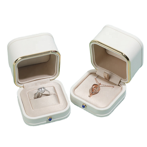 Boîte à bijoux carrée moderne en cuir PU avec doublure en soie, emballage personnalisé avec logo pour bagues et colliers, rangement de luxe - Product Image 1