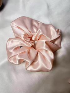 Vente en gros de nouveaux scrunchies français tendance 2023, accessoires pour cheveux en tissu de qualité pour femmes et filles, bandeaux pour cheveux - Product Image 4