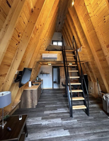 Cabane préfabriquée en A-frame personnalisée, petite villa en acier léger, maison triangulaire moderne pour le glamping, maison ignifugée isolée, maison modulaire pour les stations balnéaires