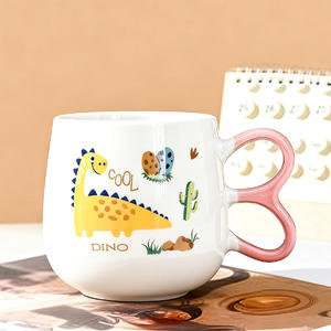 แก้วเซรามิคลายการ์ตูนไดโนเสาร์สำหรับเด็กและผู้ใหญ่ พร้อมหูจับสีชมพู แก้วของขวัญสำหรับอาหารเช้าหรือนม - Product Image 1