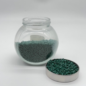 Masterbatch résistant aux produits chimiques pour les conteneurs en PEHD stockant des détergents, des blanchissoirs et des produits chimiques industriels - Product Image 4