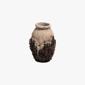 Este jarrón de cerámica rústico, con un acabado mate y un diseño de textura natural, está perfectamente diseñado para realzar tu mesa. - Product Image 1