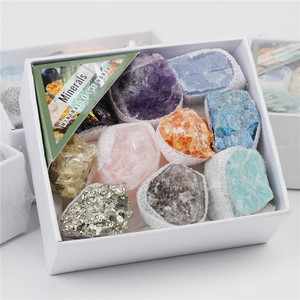 Scatola Regalo con Cristalli Naturali Grezzi Misti, Esemplari Minerali per Materiali Didattici di Geologia - Product Image 1