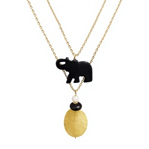 Collar con colgante de elefante chapado en oro con perla de imitación y cuentas de resina, joyería de regalo unisex - Product Image 1