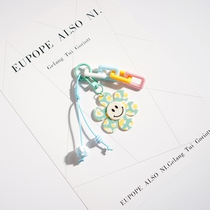 Korean Minimalist Cute Smiley Face Acrylic Keychains, Unique Backpack Bag Purse Charms, Fashion Couple Gifts for Women <strong>Men</strong> - Product Image 5