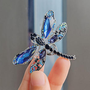 Broche de libélula insecto piedra preciosa declaración nueva llegada broche de libélula de cristal de diamantes de imitación verde para abrigo - Product Image 5