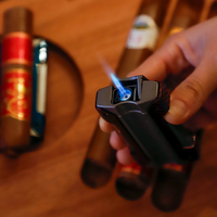 Briquet torche à cigare en métal GUEVARA en gros avec perforateur de cigare intégré, support à cigare et panneaux latéraux en fibre de carbone, personnalisable avec logo