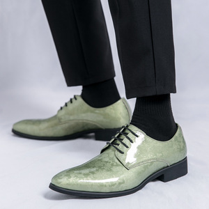 Chaussures habillées décontractées en cuir verni brillant à bout pointu pour hommes, grande taille 48, collection 2026 – Vente directe usine - Product Image 1