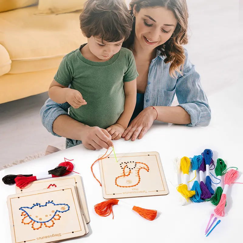 Juguete de tablero de cordones de madera colorido de nuevo diseño 2023 con enhebrado Montessori y actividad de costura juguete educativo y divertido para chico