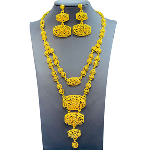 Ensemble collier et boucles d'oreilles plaqué or 24 carats, bijoux ethniques de mariage pour femmes, design floral, ensembles de bijoux tendance - Product Image 5