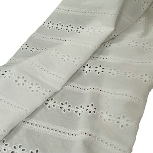 Tela de Encaje Bordado de Algodón Jacquard Floral Geométrico 9088, Color Blanco Suave para Camisetas y Vestidos de Novia - Product Image 5