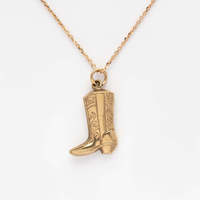 Collier pour femmes en acier inoxydable personnalisé ras de cou avec chaîne en forme de vague d'eau, botte de cowboy en laiton, plaqué or 18 ct