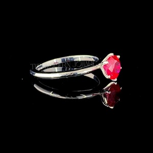 Bague en diamant naturel romantique de qualité supérieure, parfaite pour le glamour de tous les jours ou les moments de vie spéciaux, disponible au meilleur prix - Product Image 1