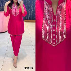 Conjunto de verano para mujer en tela de algodón puro con hermoso diseño de bordado Elegante y cómodo Cantidad a granel disponible - Product Image 6