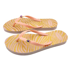 Nicecin Nouvelle Tendance Sandales de Plage d'Été pour Femmes, Semelle Souple en EVA, Imprimé Zèbre Doré, Tongs en Gelée avec Strass - Product Image 1