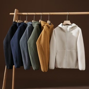 Chaqueta con capucha de forro polar grueso para hombre, a prueba de viento, con cierre de cremallera, dobladillo recto, ropa informal con etiqueta y etiquetas colgantes. - Product Image 3