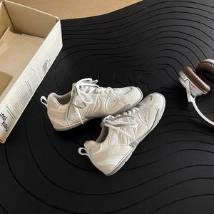 Zapatillas Retro Alemanas para Mujer, con Malla Plateada Transpirable, Suela Gruesa Elevada, para Deportes al Aire Libre y Uso Casual - Product Image 3