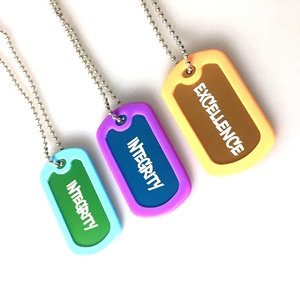 Pendentif personnalisé pour homme en alliage métallique, double face, moulé sous pression, avec logo 2D/3D et lettres, en forme de médaille militaire argentée - Product Image 6