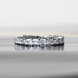 Anillo de Diamantes de Corte Esmeralda en Oro Blanco para Mujer, Color D Natural, Anillo de Compromiso Clásico T0755 - Product Image 1