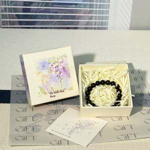 Caja de Regalo de Cartón Personalizada para Joyería con Diseño de Flor de Glicinia en Acuarela y Recubrimiento UV para Pulseras y Collares - Product Image 4